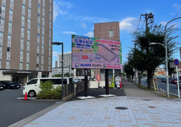 京成成田駅入り口交差点 ＬＥＤモニター広告開始